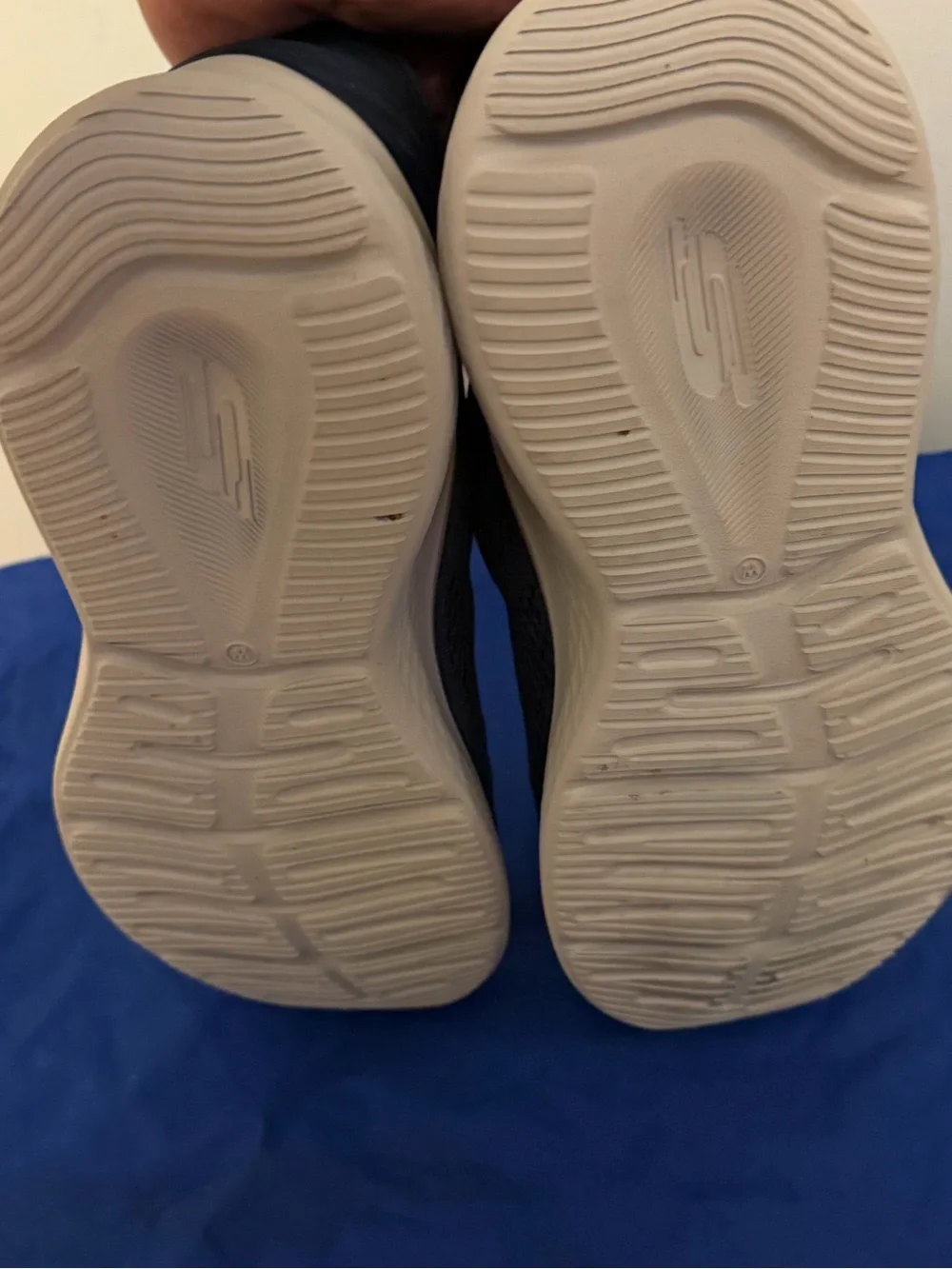 Skechers breathable navy